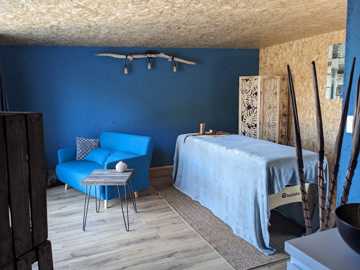 Salon LUMIERE DES SENS, voyages sensoriels massages - ARRÊTE-TOI, REÇOIS, RENAIS! - Flassans sur Issole Stéphanie Topart